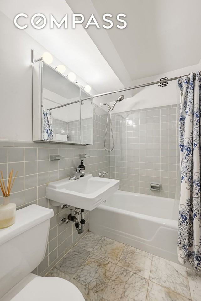 211 E 53rd St #8F - Photo 6 of 8