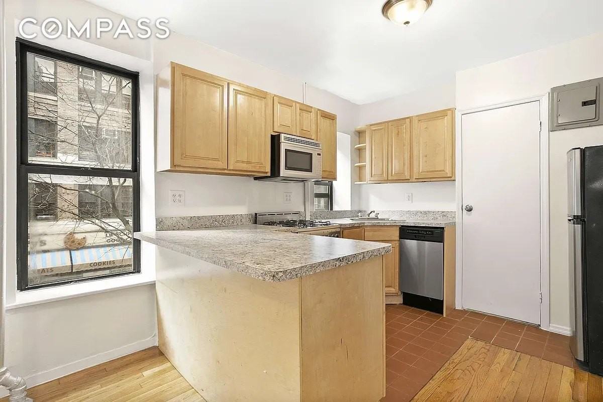 359 W 45th St #2RS - Photo 3 of 6