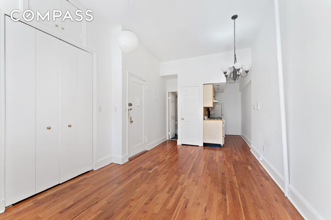 353 12th St #15 - Photo 2 of 12