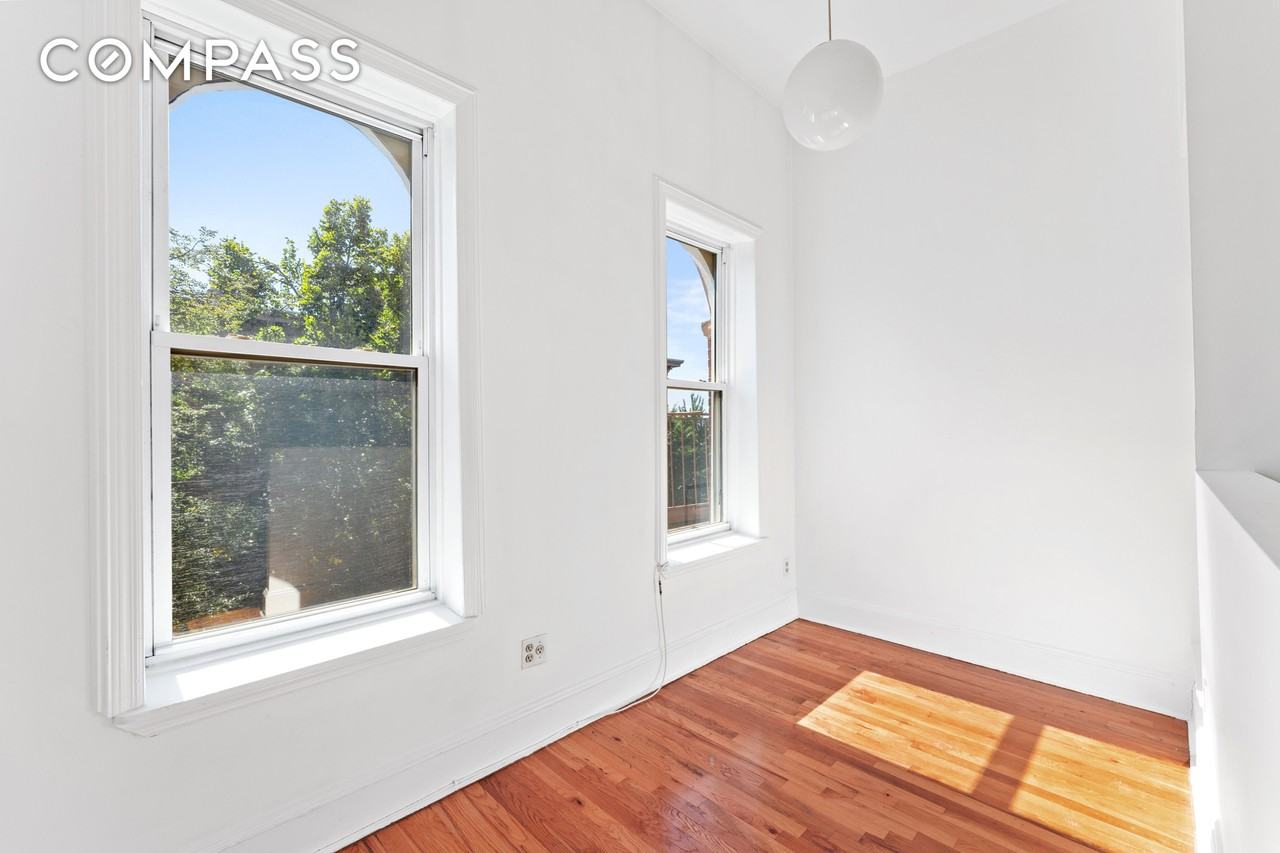 353 12th St #15 - Photo 4 of 12