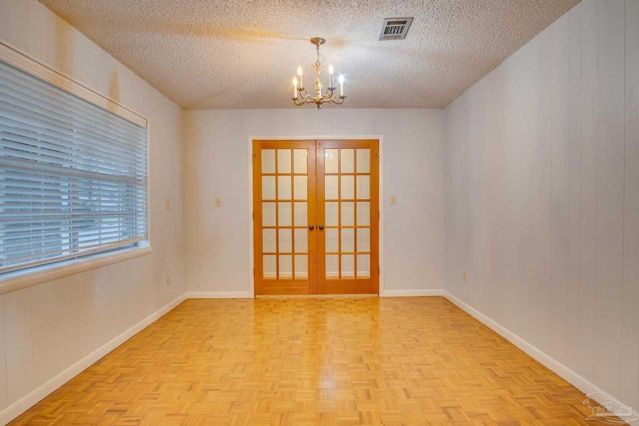 1400 N D St - Photo 4 of 24