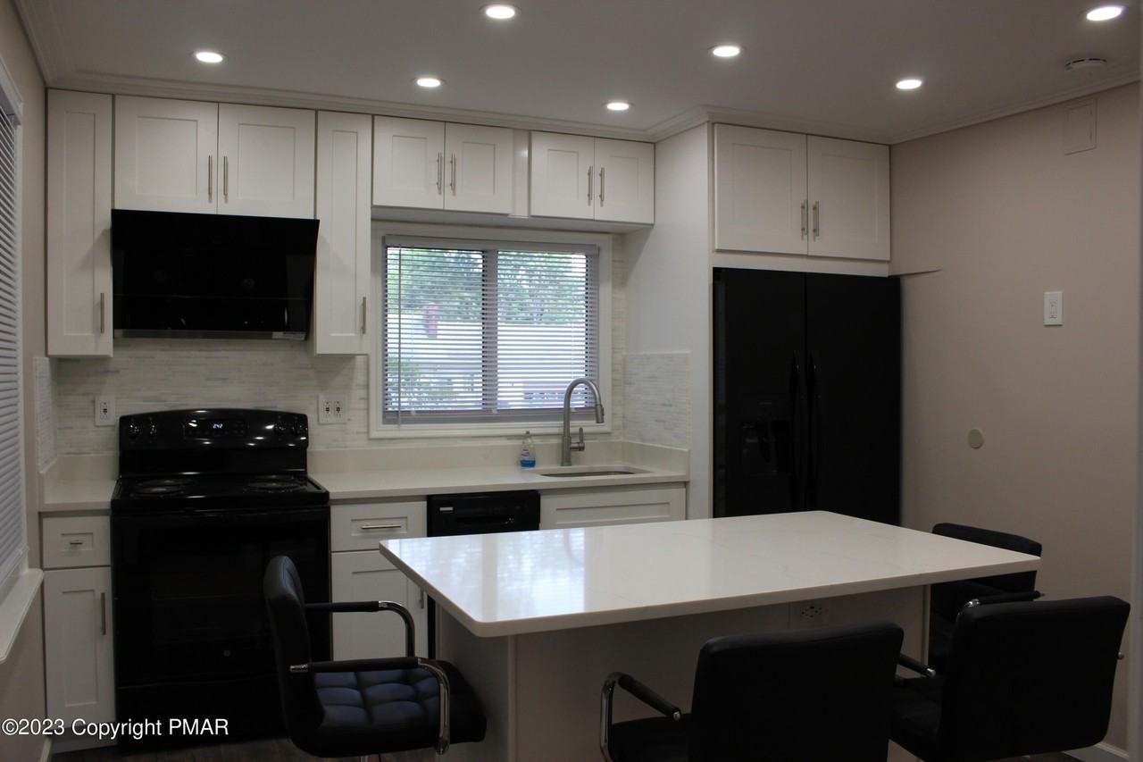 235 Drake St - Photo 4 of 23