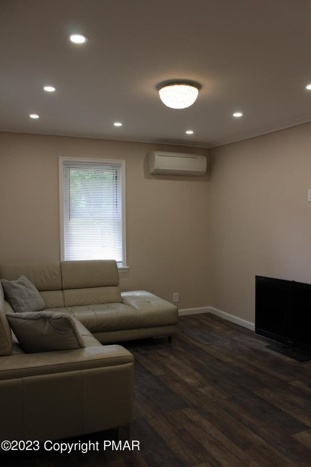 235 Drake St - Photo 7 of 23