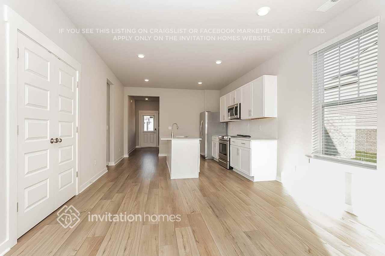 711 Mickelson Way - Photo 5 of 17