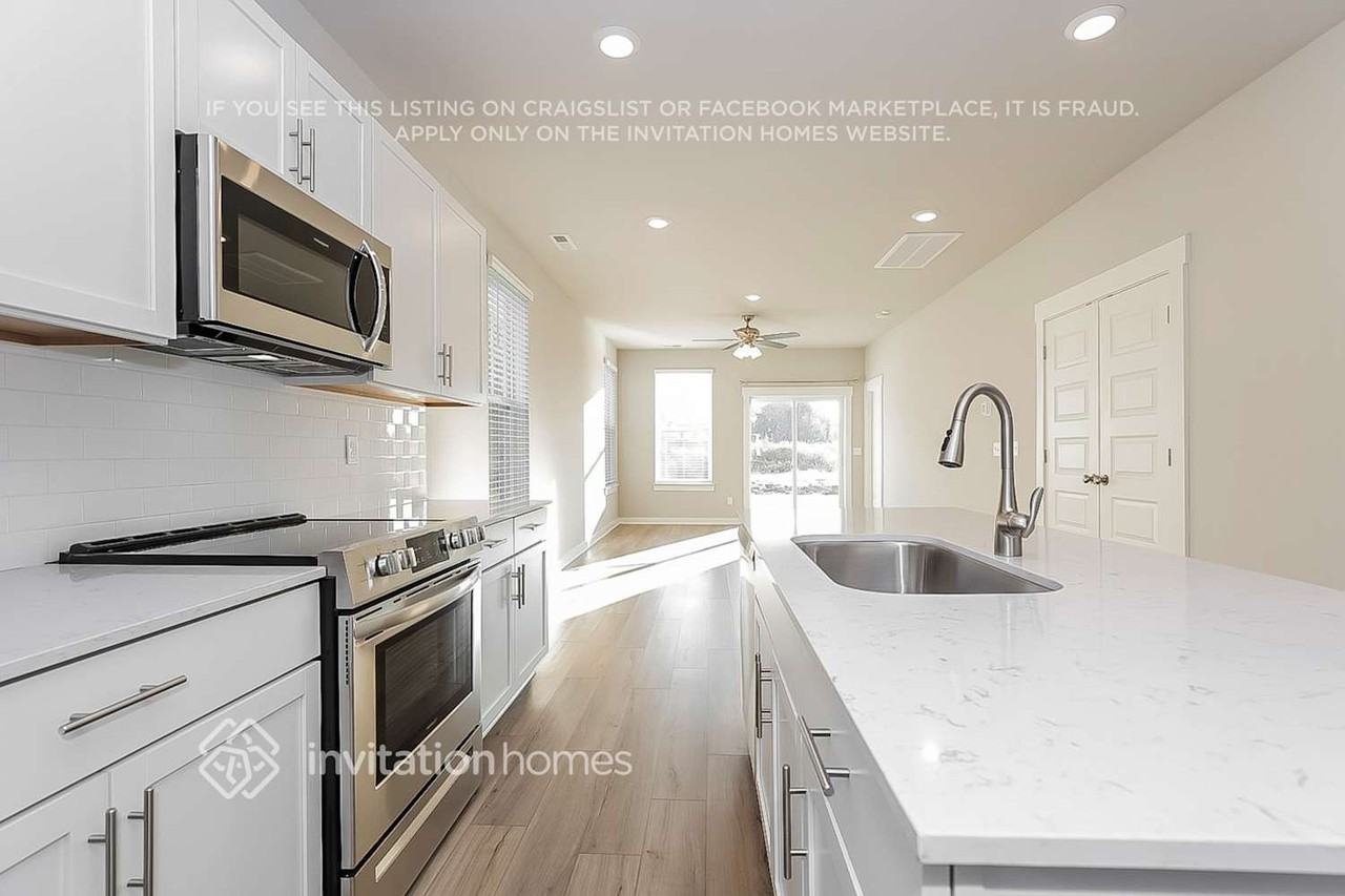 711 Mickelson Way - Photo 7 of 17