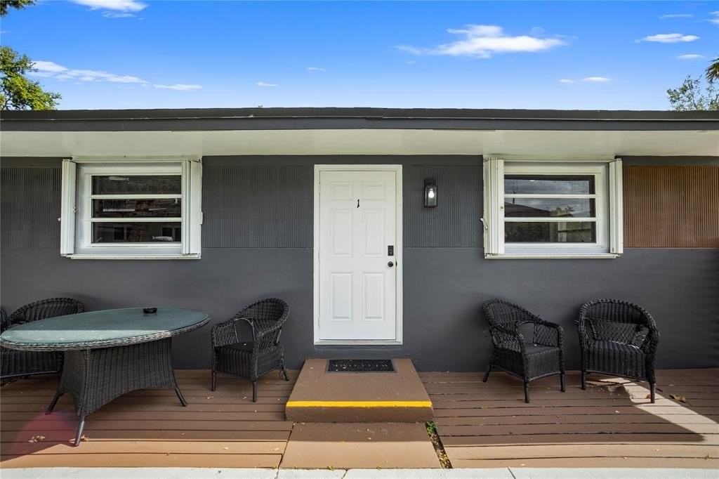 827 Sw 29th St #1 - Photo 7 of 42