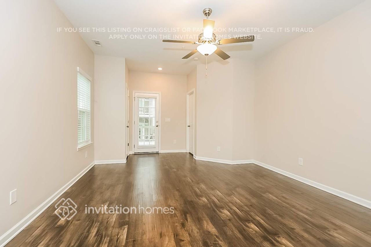 201 Kinsale Dr - Photo 4 of 18