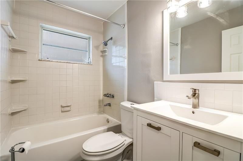 260 Ne 58th St #B - Photo 5 of 14