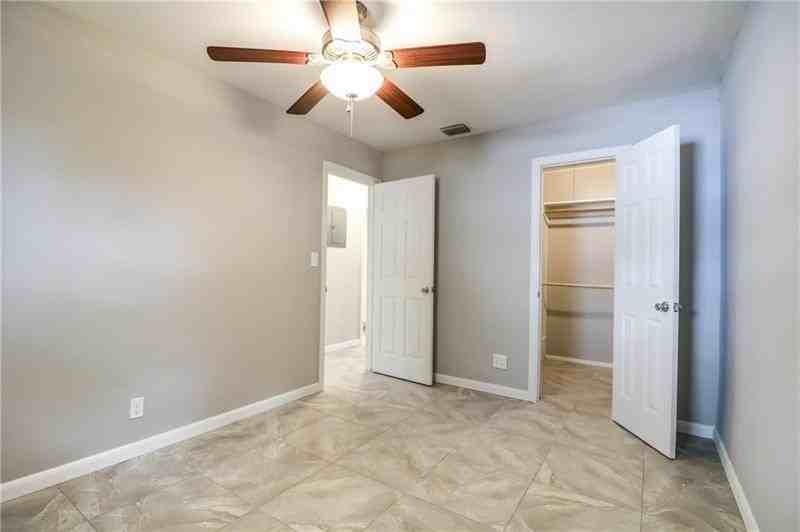 260 Ne 58th St #B - Photo 7 of 14