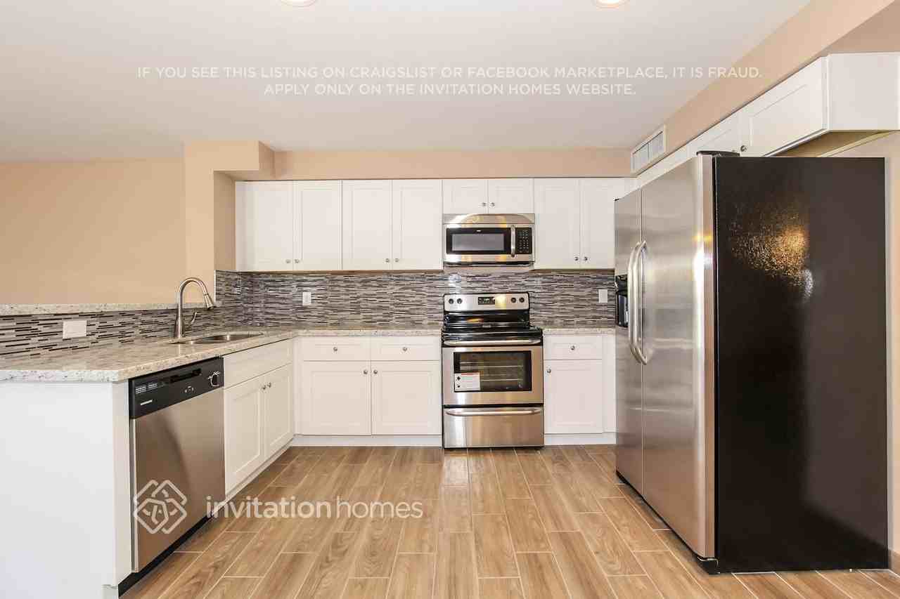 14815 N 38th St - Photo 4 of 15