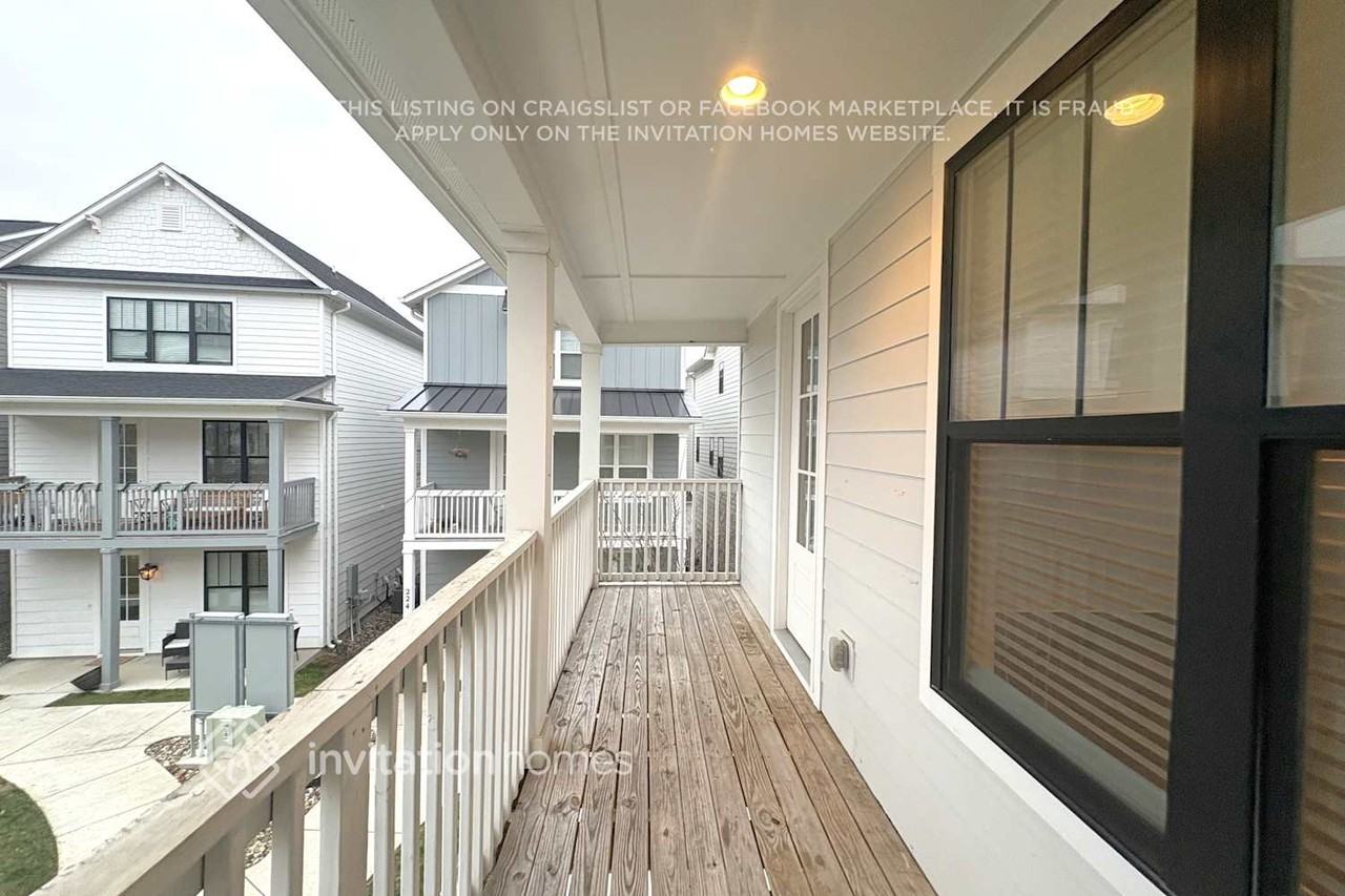 220 Founders Ln - Photo 2 of 27