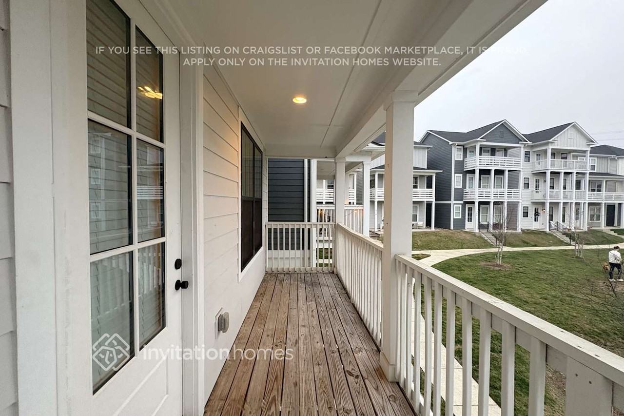 220 Founders Ln - Photo 3 of 27