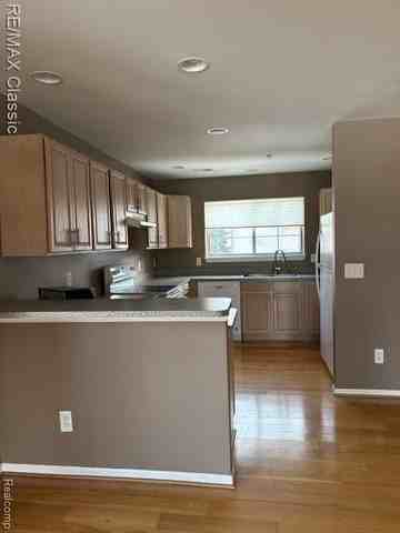 29294 Glen Oaks Blvd W - Photo 2 of 13