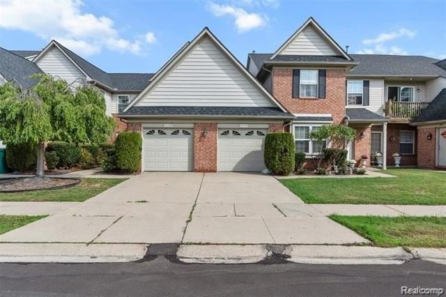 17157 Higdon Dr - Photo 2 of 33