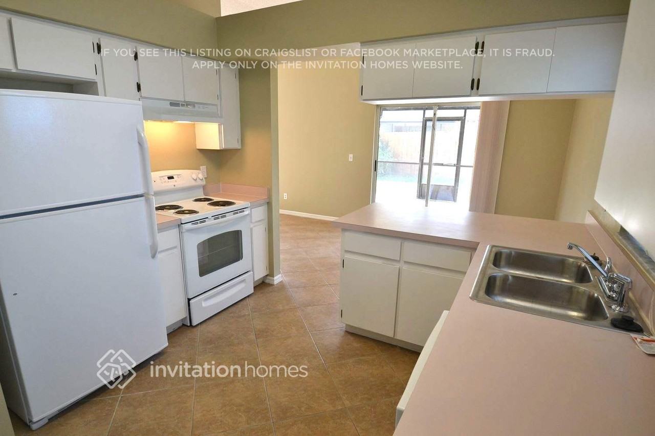 10002 Cedar Dune Dr - Photo 4 of 12