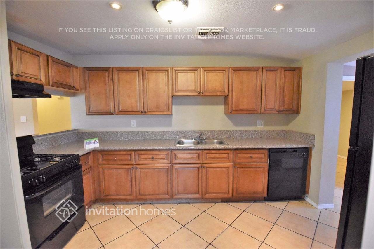 3536 N 63rd Dr - Photo 3 of 9