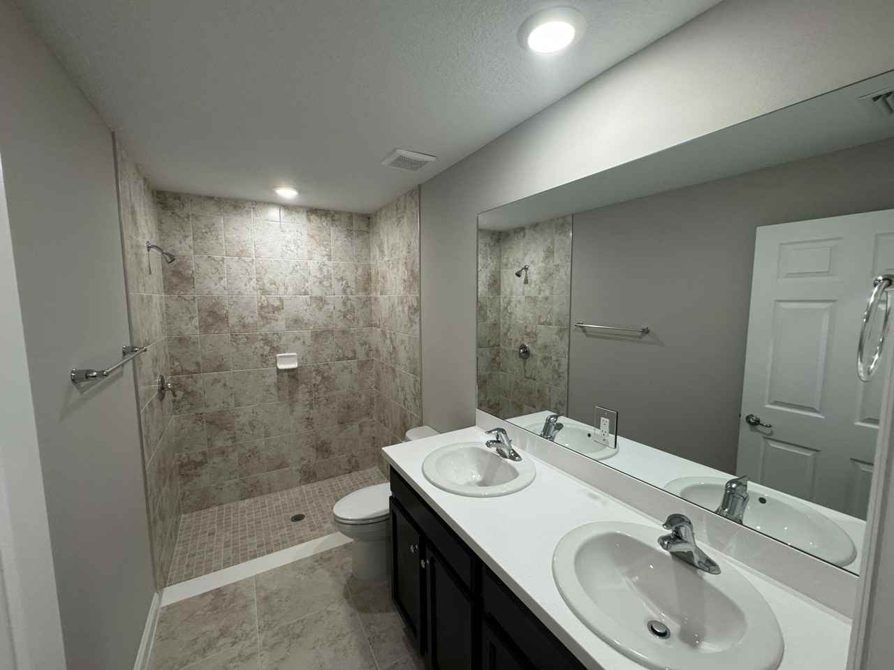 1090 Sw Estaugh Ave - Photo 4 of 6