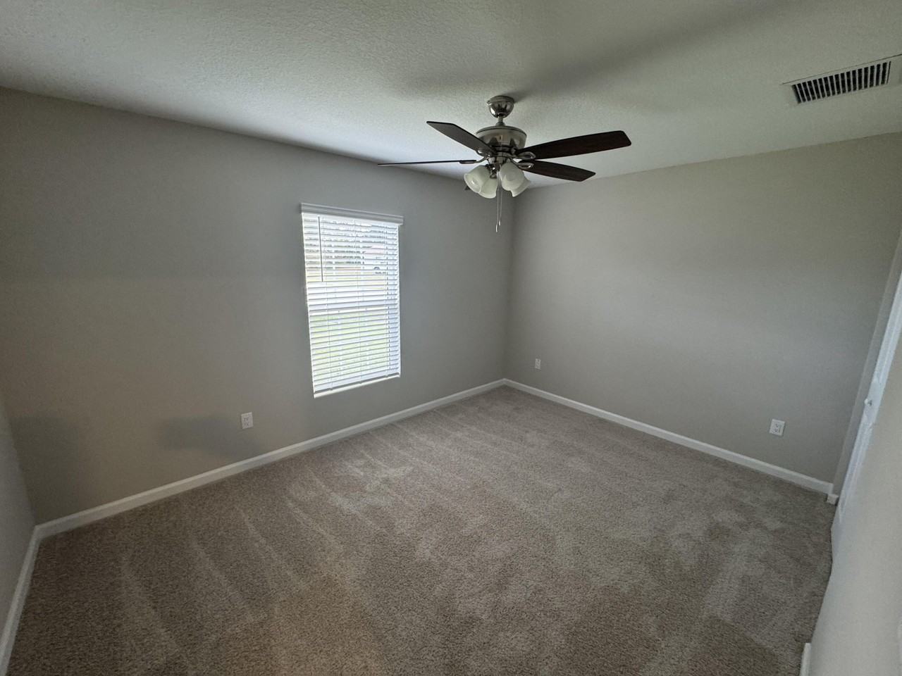 1090 Sw Estaugh Ave - Photo 5 of 6