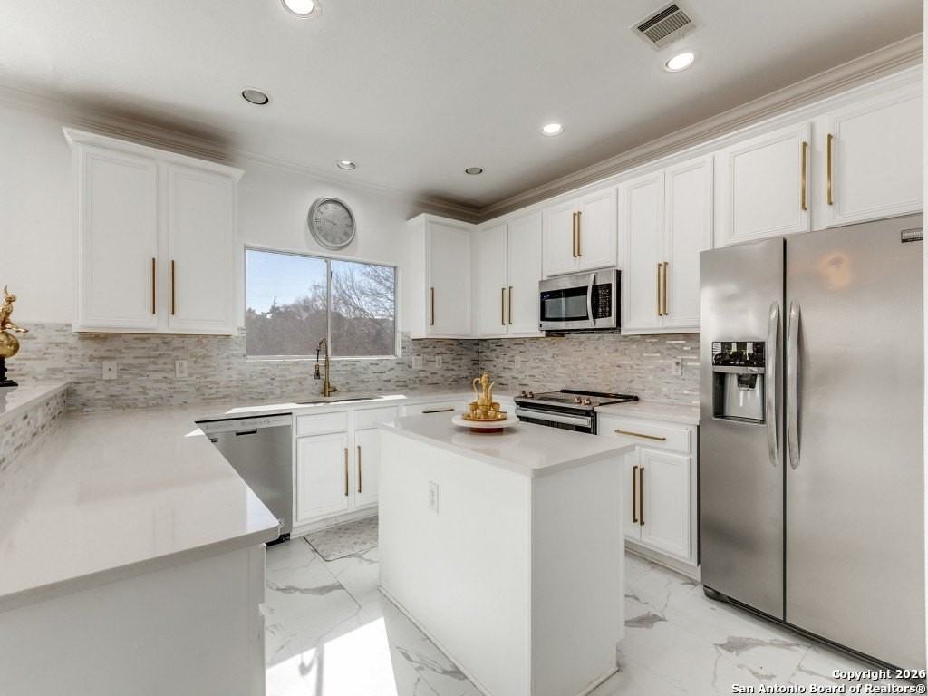 8514 Espanola Dr - Photo 7 of 25