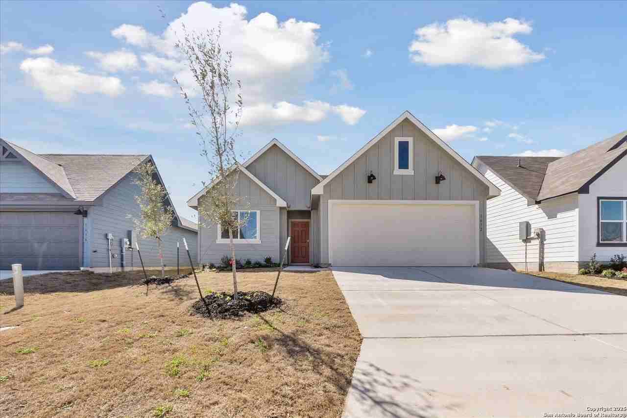 1632 Layne Loop - Photo 3 of 34