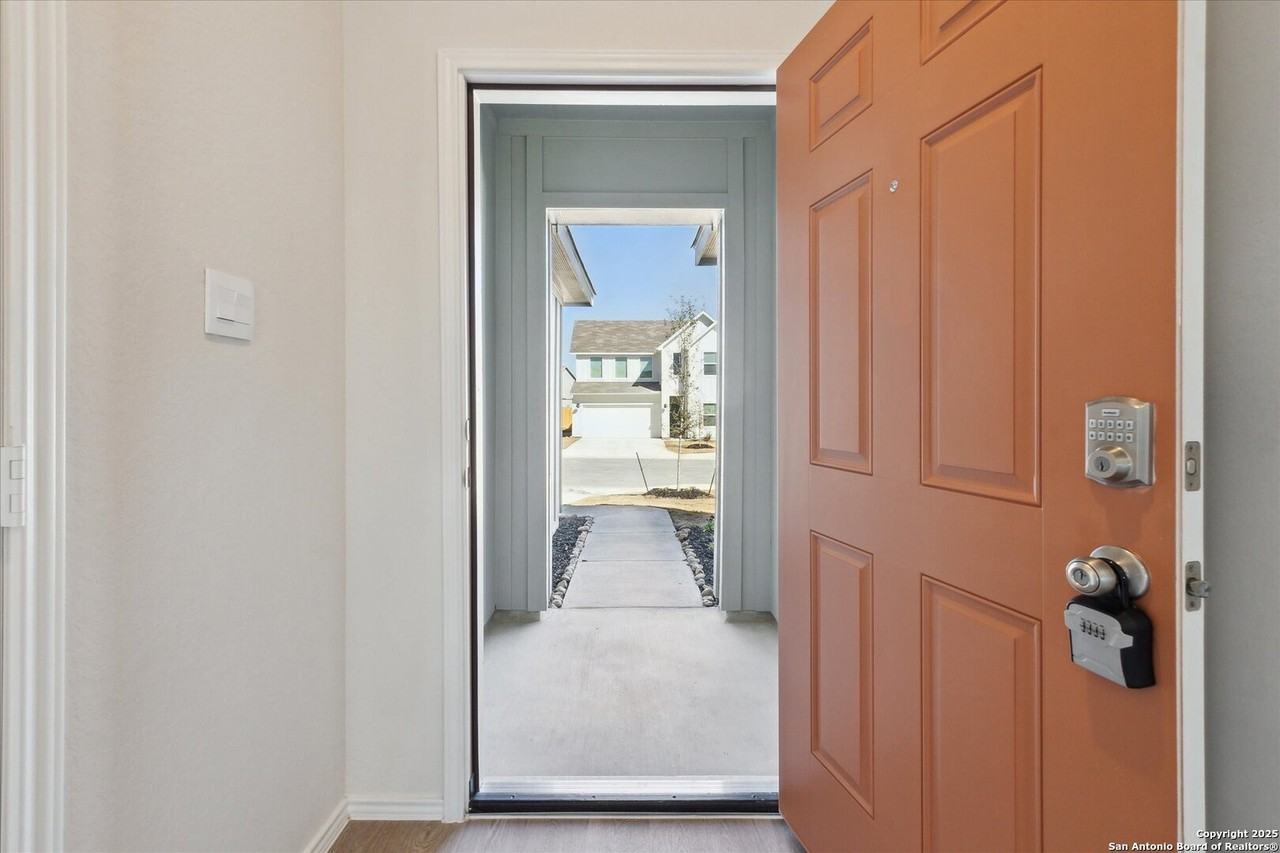 1632 Layne Loop - Photo 6 of 34