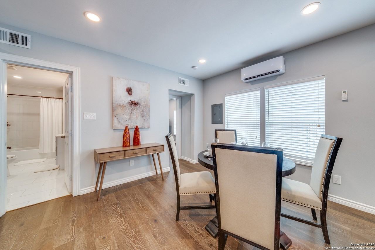 811 W Kings Hwy - Photo 4 of 41