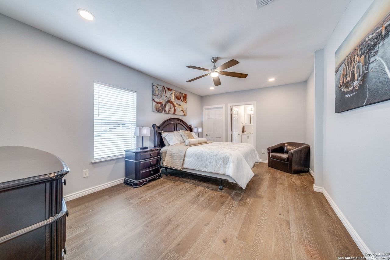 811 W Kings Hwy - Photo 7 of 41