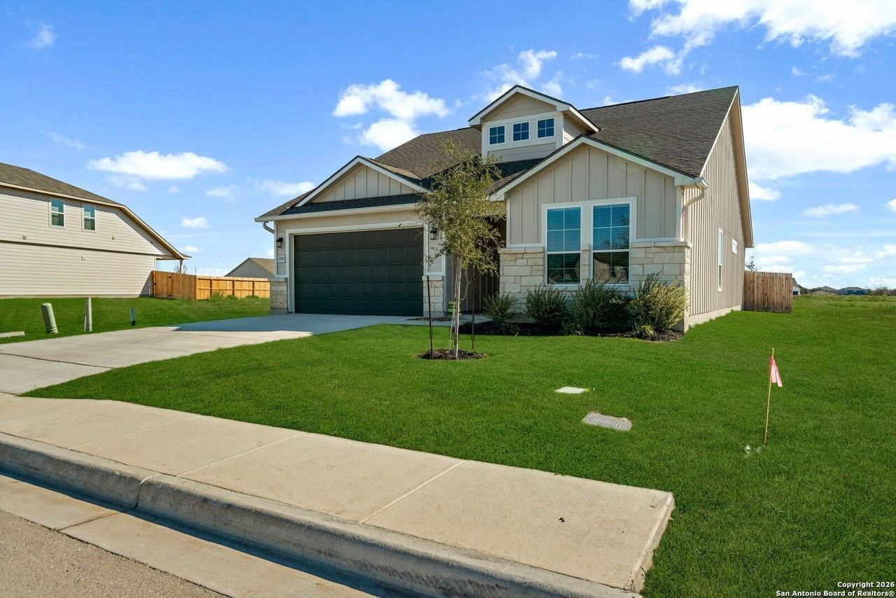 1518 Passmore Downs - Photo 3 of 30