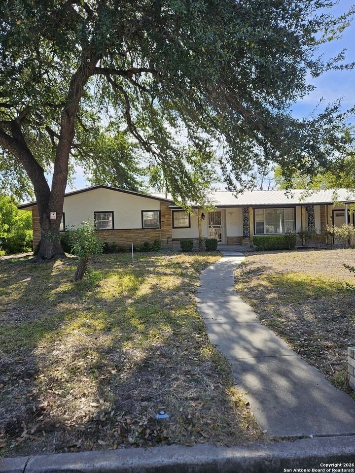 210 Sunnycrest Dr - Photo 2 of 18