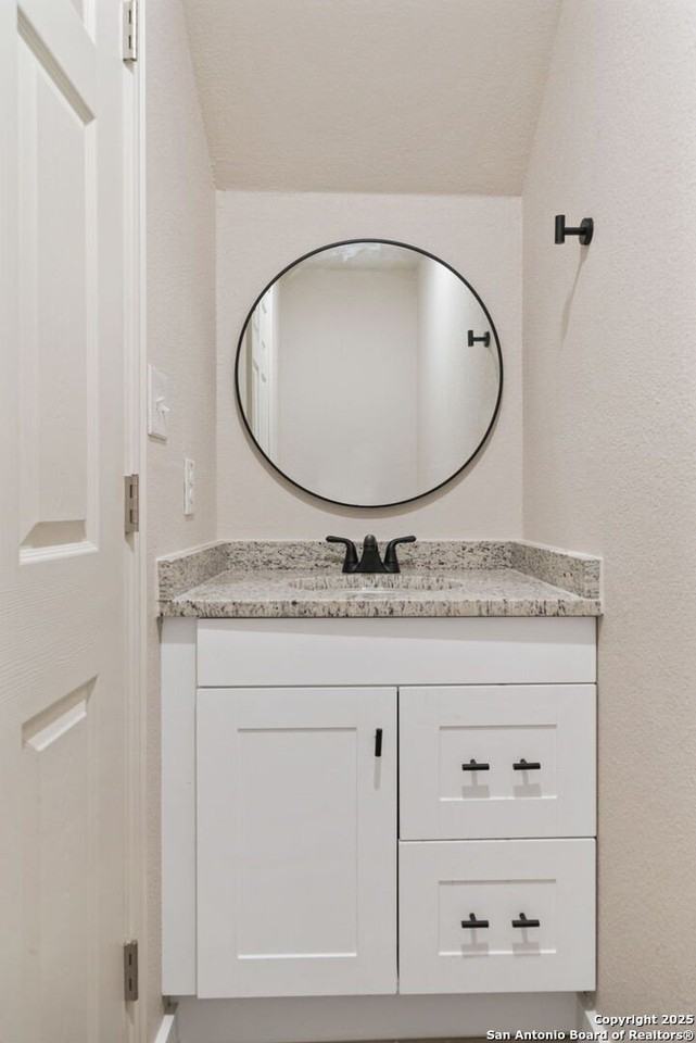 227 S Grimes Unit 201 #201 - Photo 7 of 18