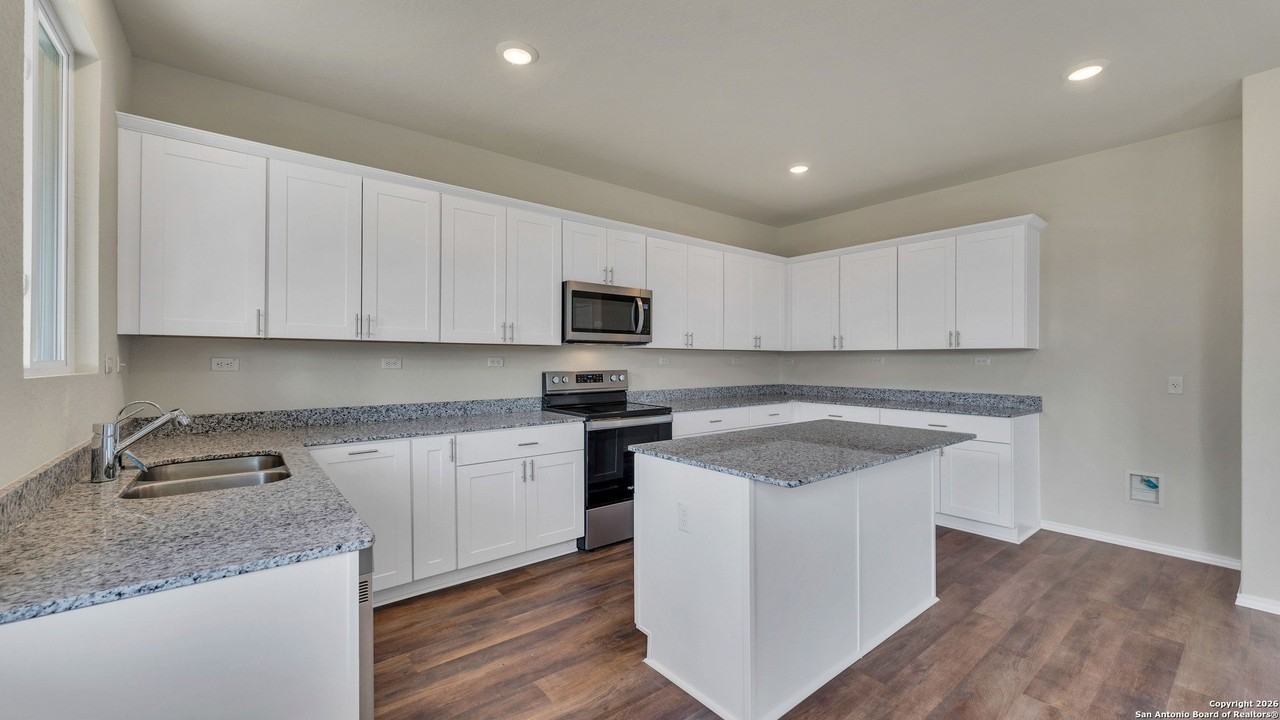 812 Beacon Hts - Photo 4 of 27