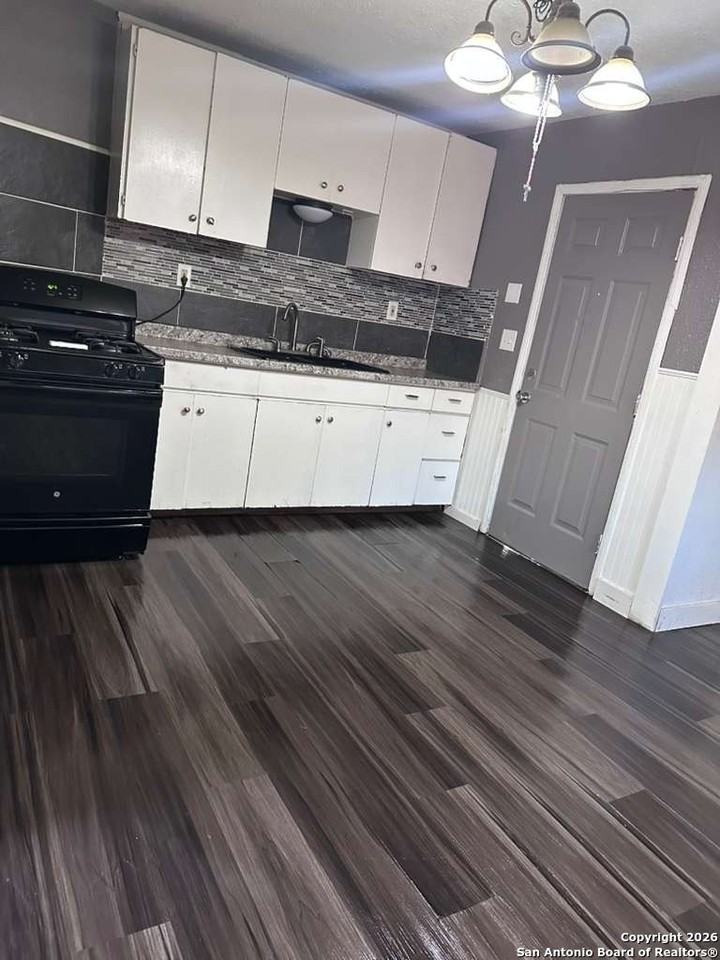 5134 Hillburn Dr - Photo 4 of 13