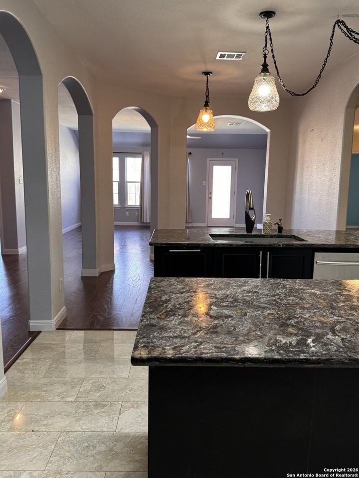 3836 Laurel Ridge Dr - Photo 7 of 40