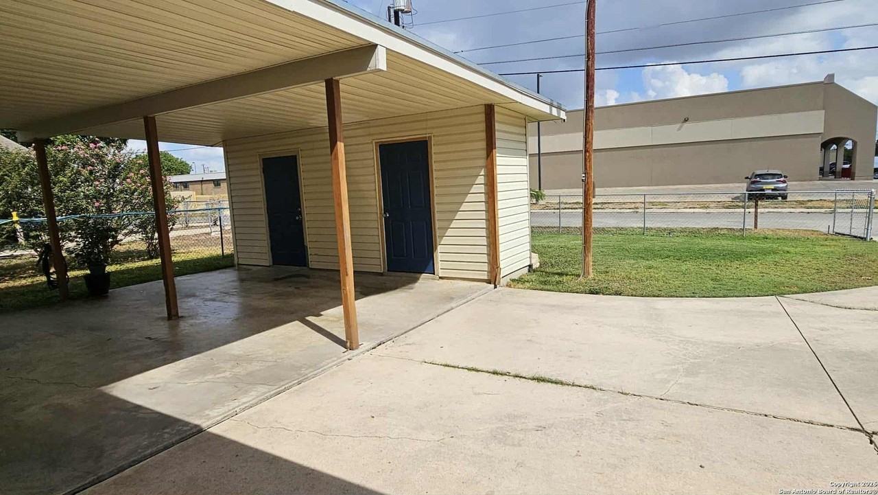 820 Durr Rd - Photo 5 of 47