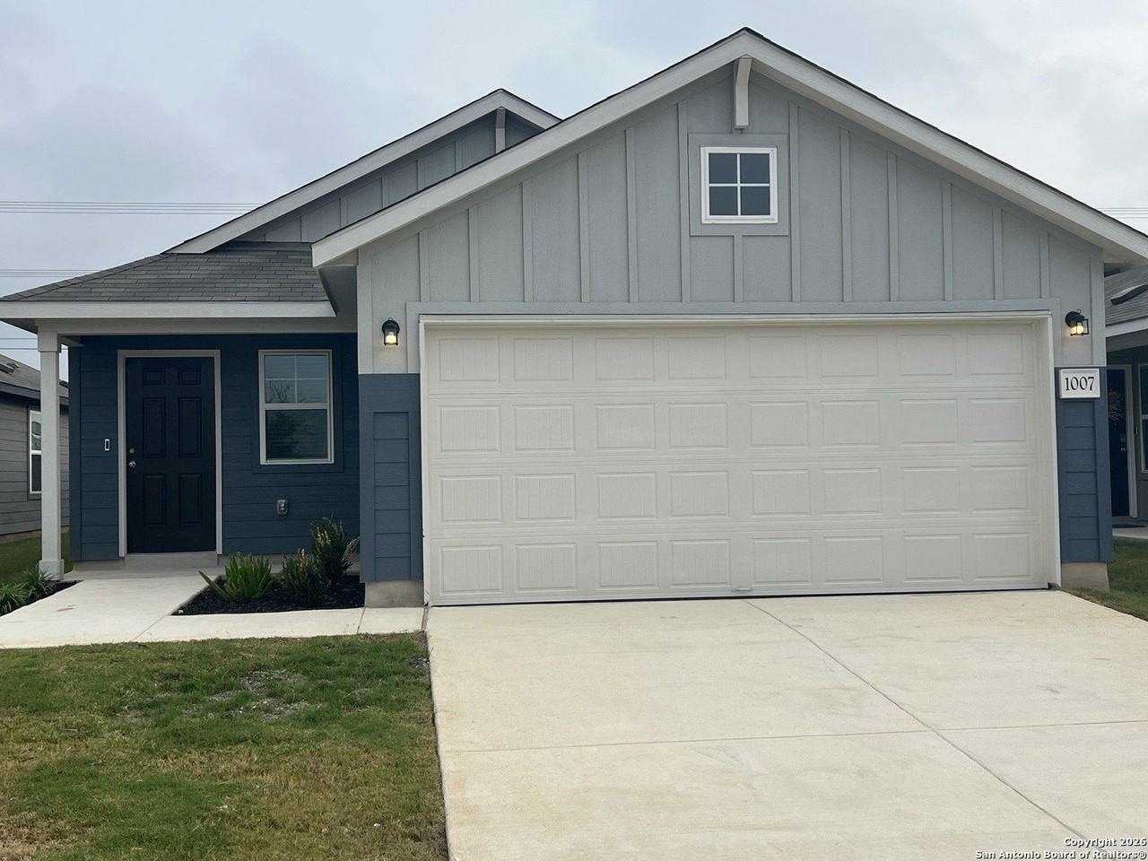 1007 Oriole Way - Photo 2 of 19