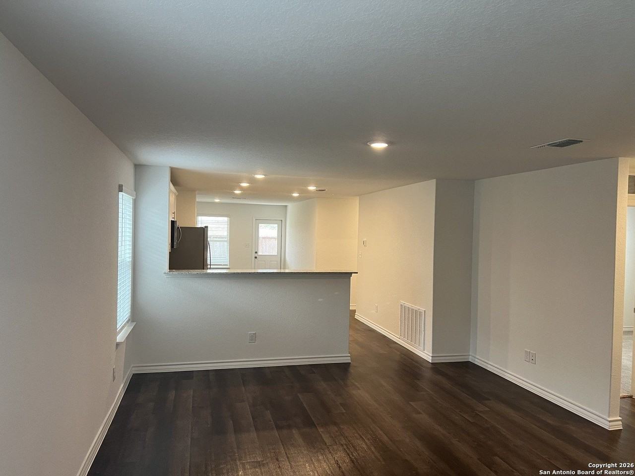 1007 Oriole Way - Photo 4 of 19