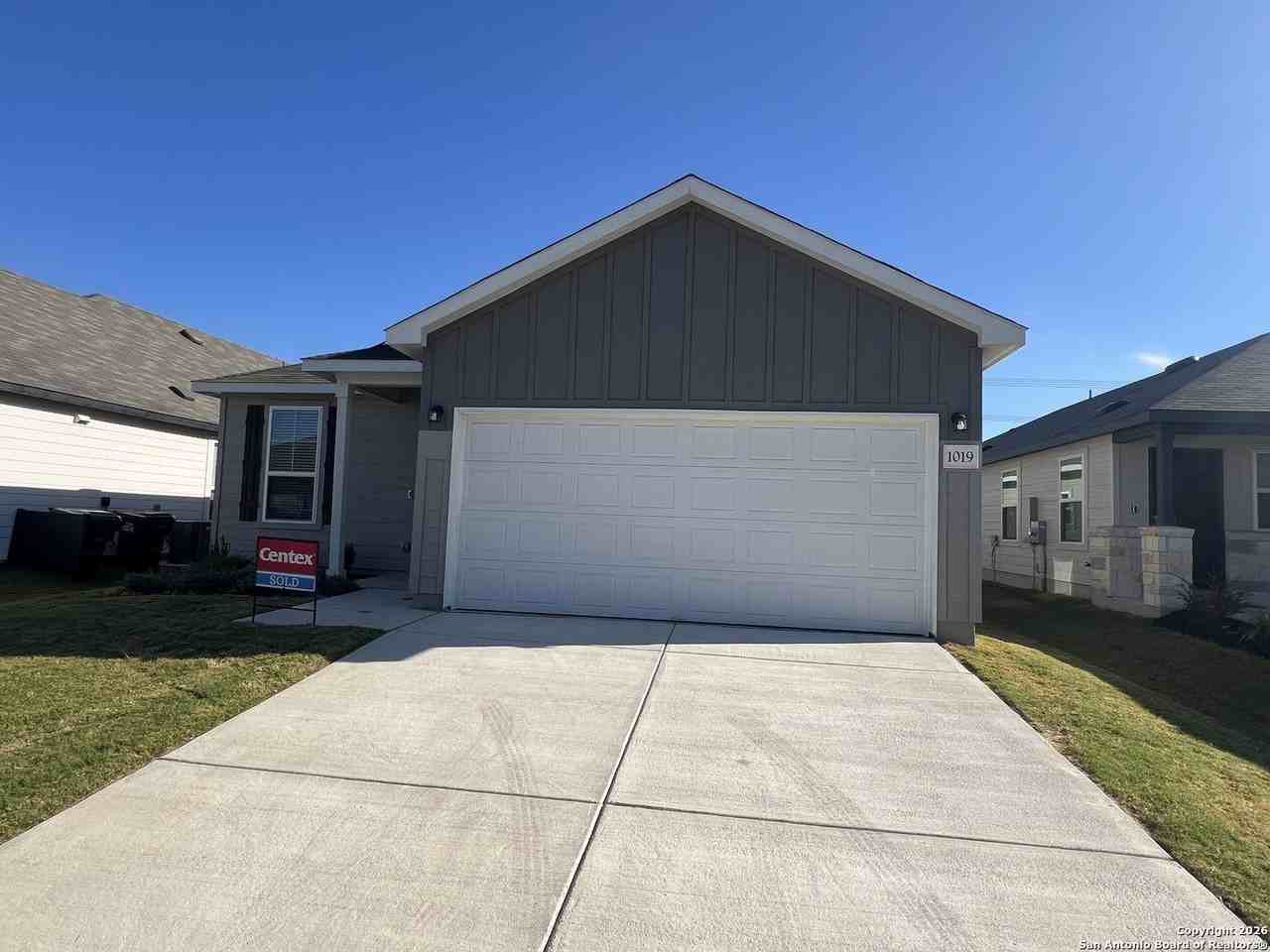 1019 Oriole Way - Photo 2 of 14