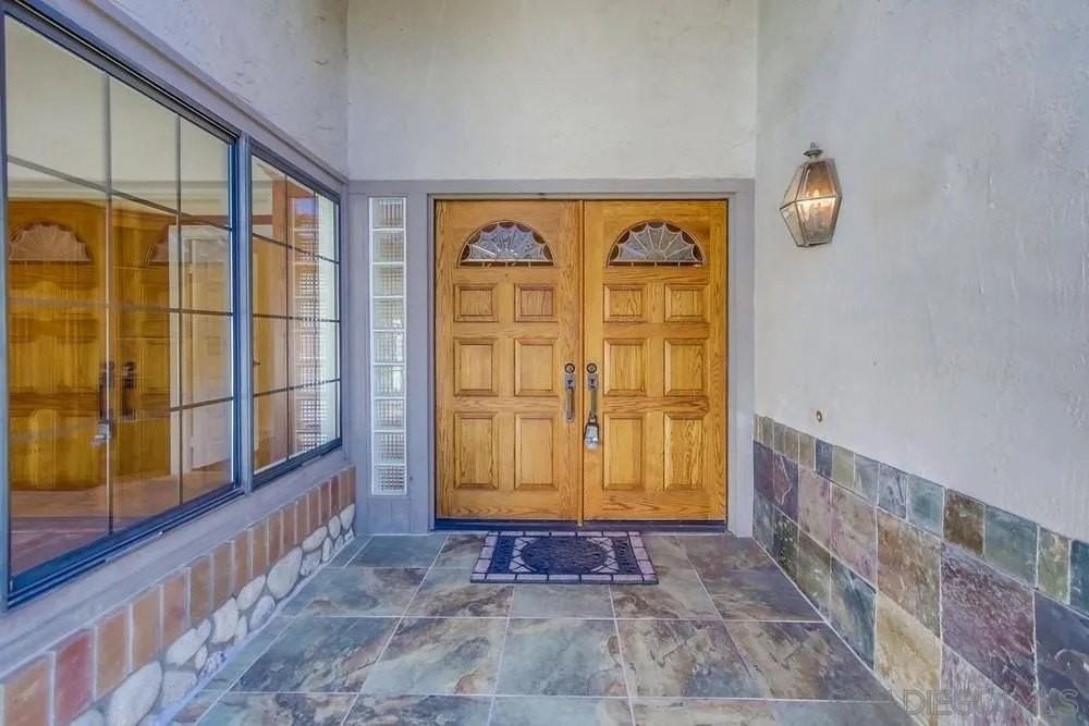 15235 Crestview Ct - Photo 6 of 50