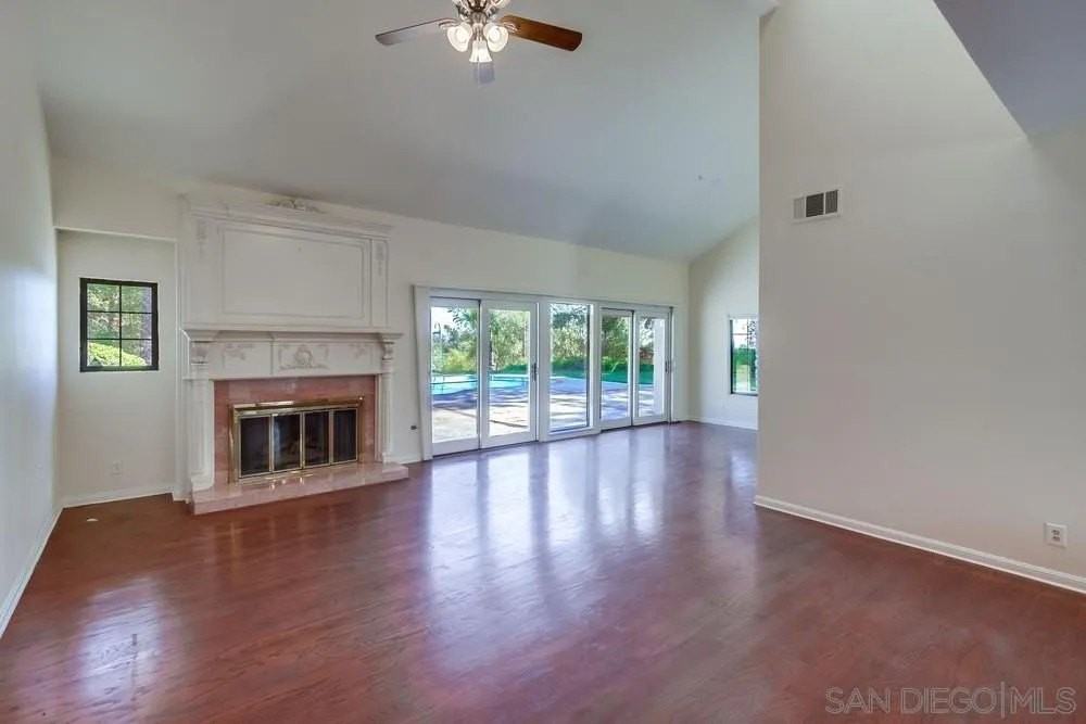 15235 Crestview Ct - Photo 7 of 50