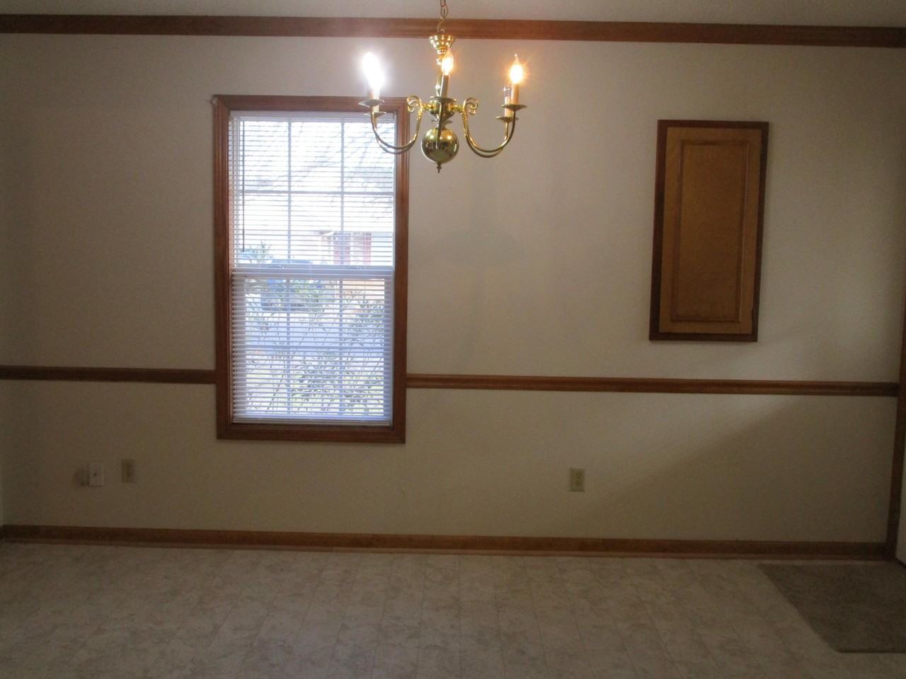 2010 Essex Dr - Photo 5 of 12