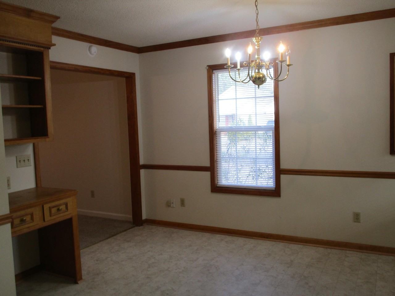 2010 Essex Dr - Photo 6 of 12