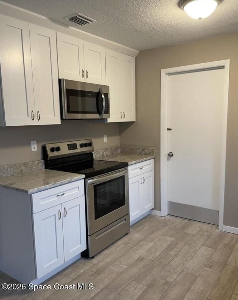 830 Angela Ave Apt B #B - Photo 3 of 9