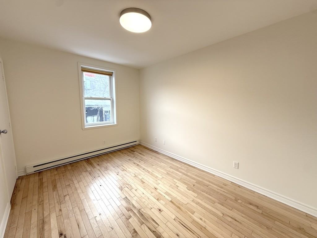 4555 Avenue Papineau - Photo 2 of 12