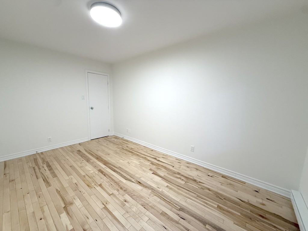 4555 Avenue Papineau - Photo 5 of 12