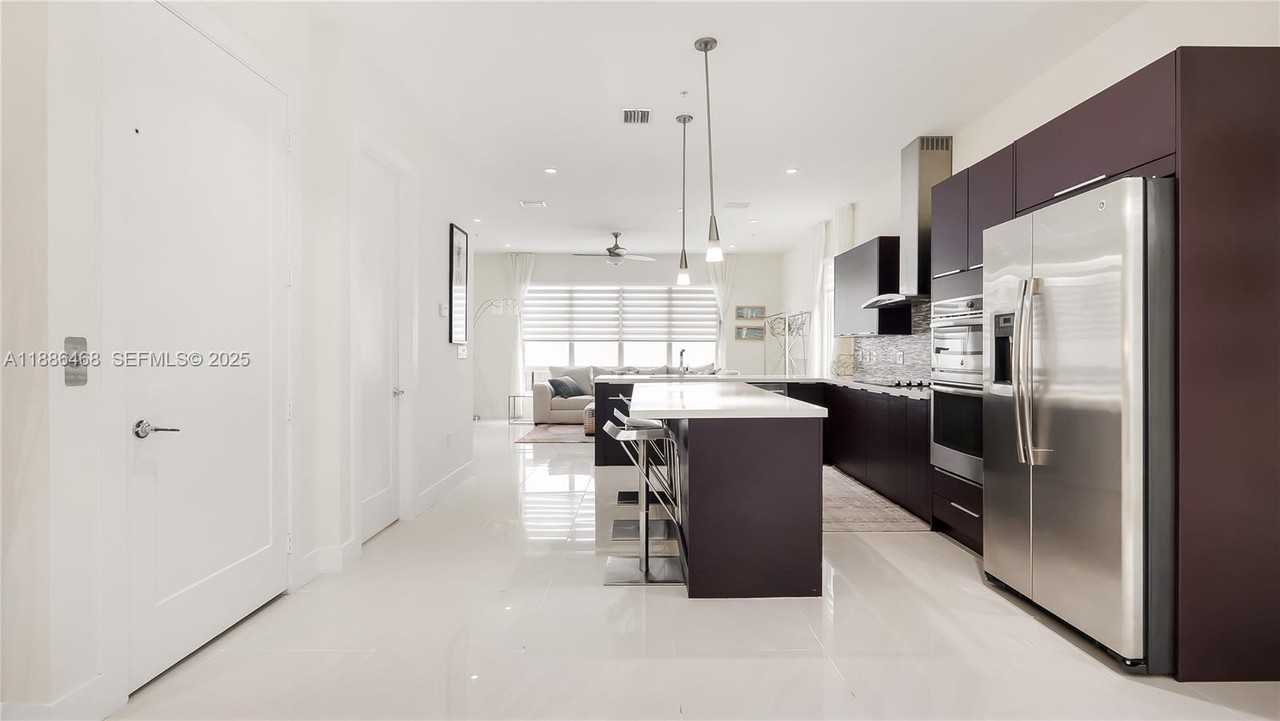 6611 Northwest 105th Place - Photo 3 of 26