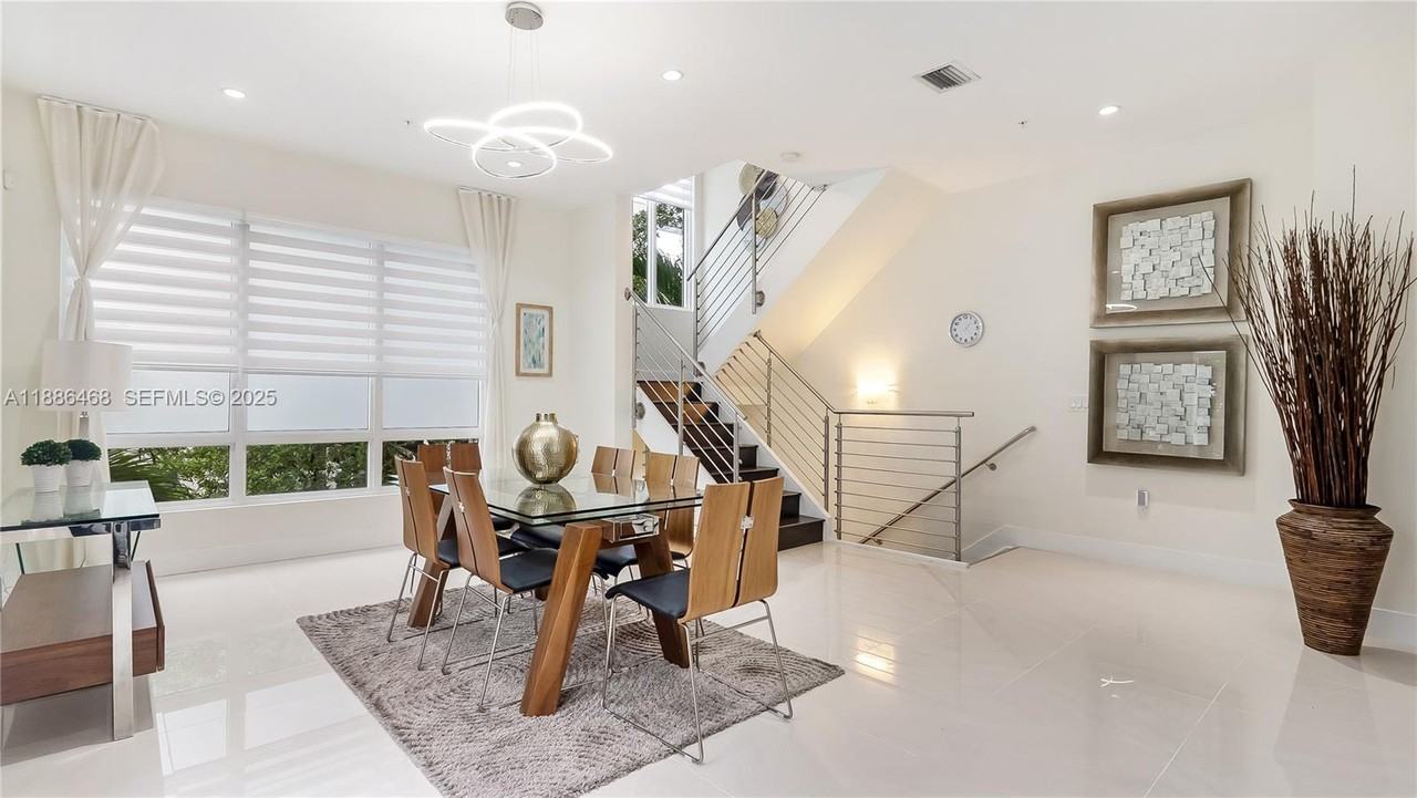 6611 Northwest 105th Place - Photo 7 of 26