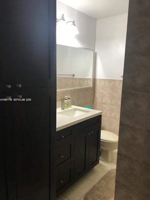 10794 N Kendall Dr ##B2 - Photo 7 of 9