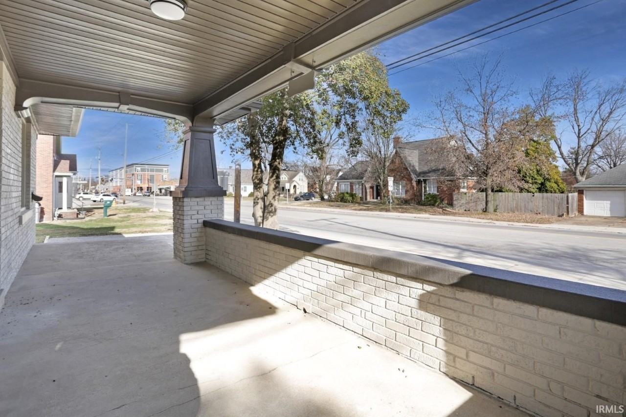 657 S Weinbach Ave - Photo 2 of 31