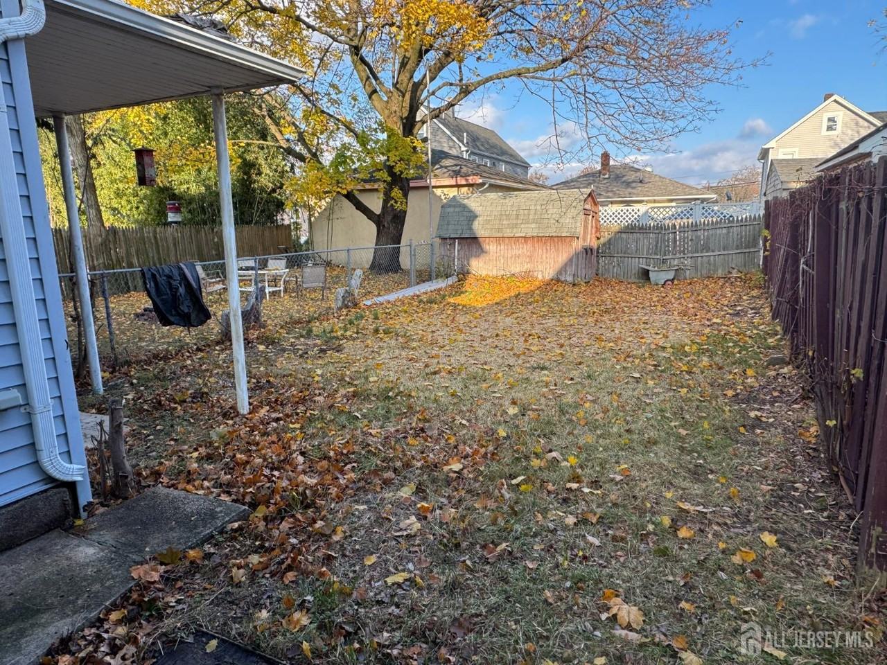 317 Walnut St - Photo 4 of 23