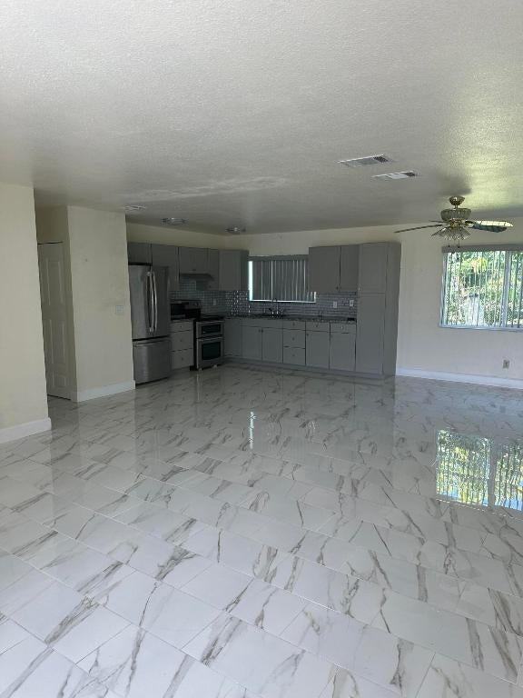 1592 Se Burning Ct - Photo 5 of 24